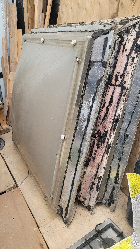 3 x lichtkoepels met met metalen opstand, Doe-het-zelf en Verbouw, Ophalen, Kunststof, Gebruikt, Overige kleuren