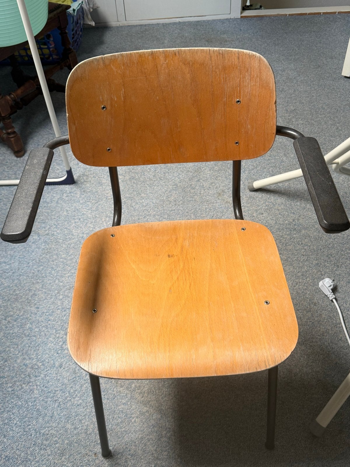 Vintage houten stoel met armleuningen, Huis en Inrichting, Ophalen, Gebruikt, Overige kleuren, Eén
