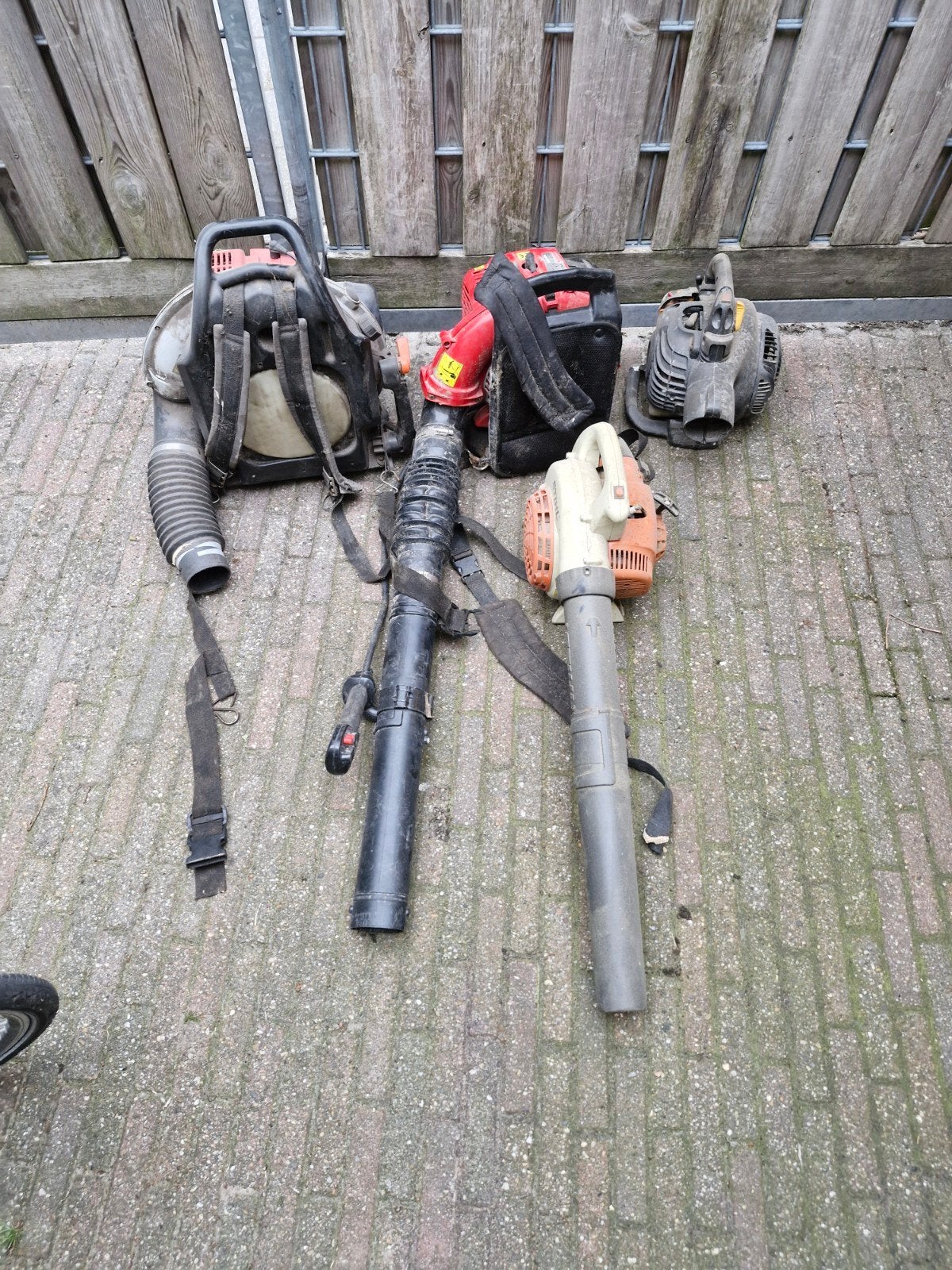 3 bladblazers, Ophalen, Benzine