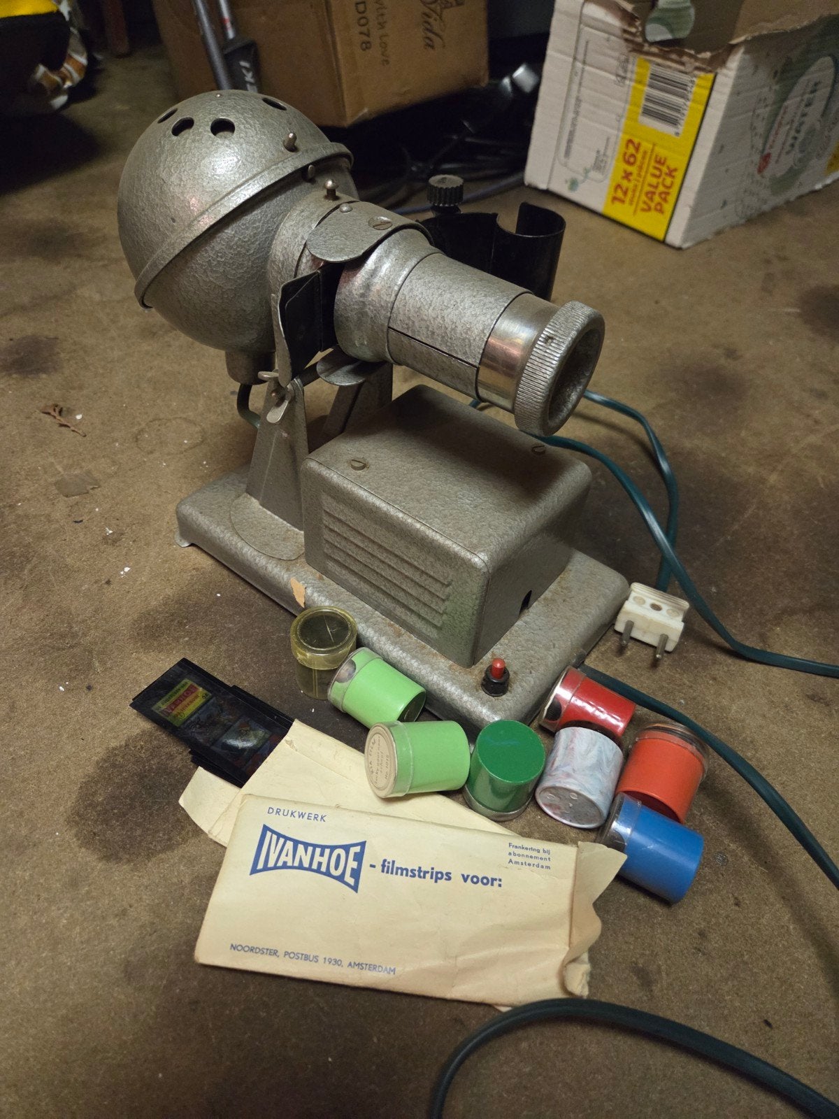 Vintage filmprojector met filmstrips - Kia Film, Audio, Tv en Foto, Diaprojectors, Ophalen of Verzenden, Gebruikt, Met scherm