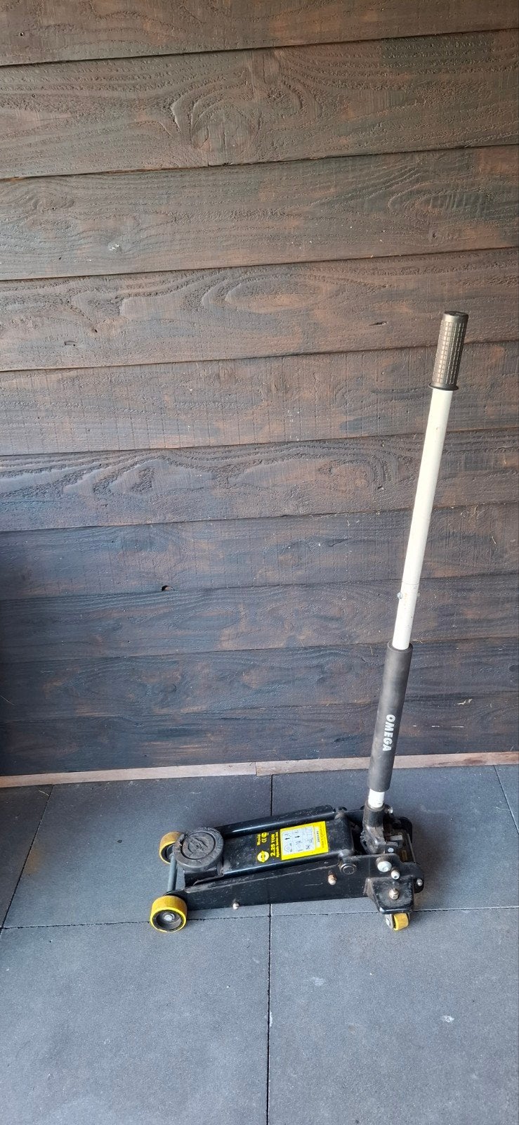 Omega 2.25 Ton Hydraulische Garagekrik - Gebruikt, Ophalen of Verzenden, Garagekrik