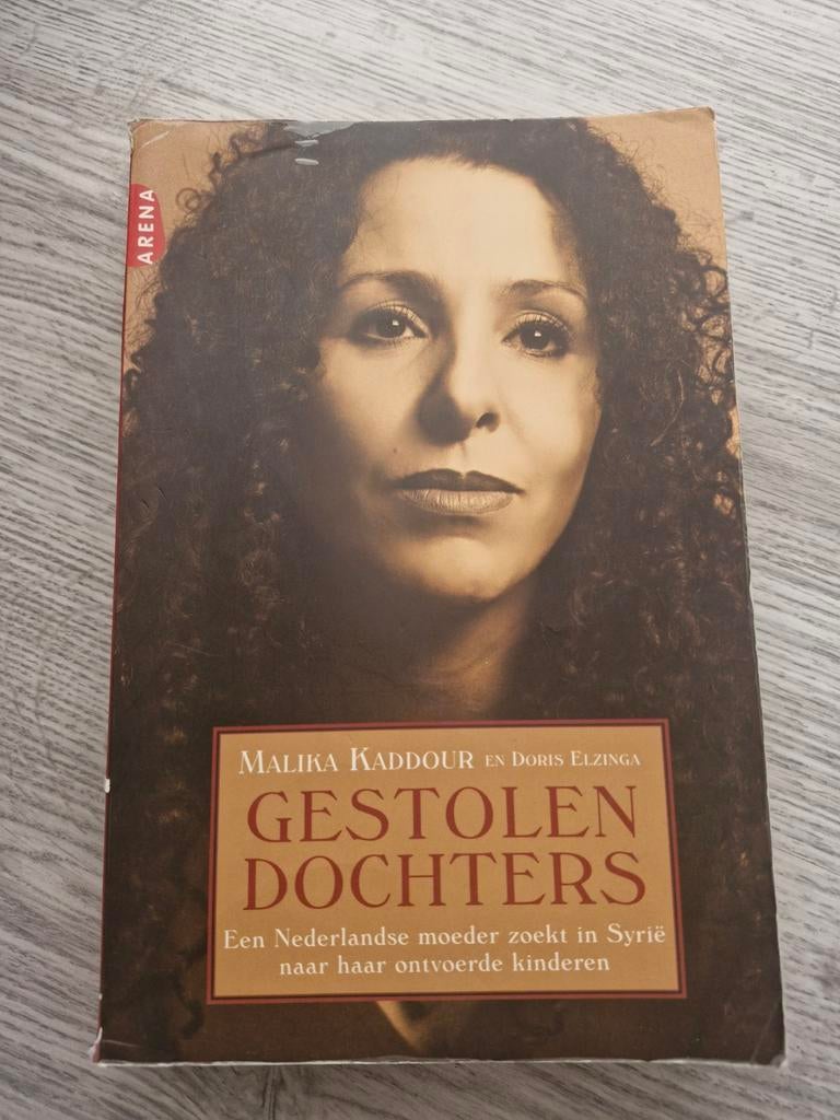 Gestolen Dochters - Malika Kaddour & Doris Elzinga, Boeken, Biografieën, Gelezen, Overige, Ophalen of Verzenden