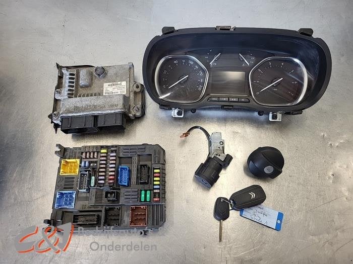 Kontaktslot + computer van een Citroen Jumpy