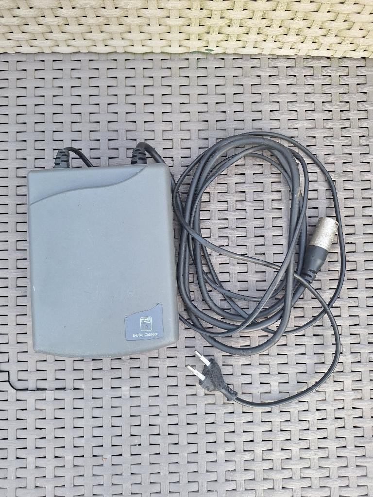 Originele Ion Acculader (3-pins) – Sparta / Batavus / Koga, Fietsen en Brommers, Fietsaccessoires | Fietsaccu's, Ophalen, Gebruikt