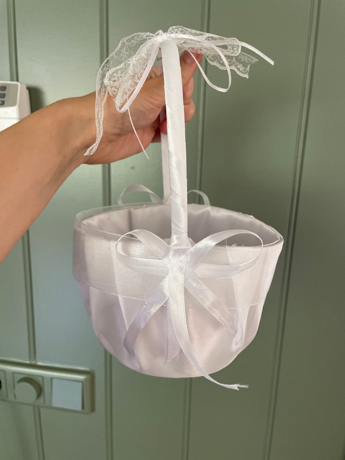Wit bloemenmandje voor bruiloft of feest, Ophalen, Zo goed als nieuw, Feestartikel, Geboorte of Huwelijk