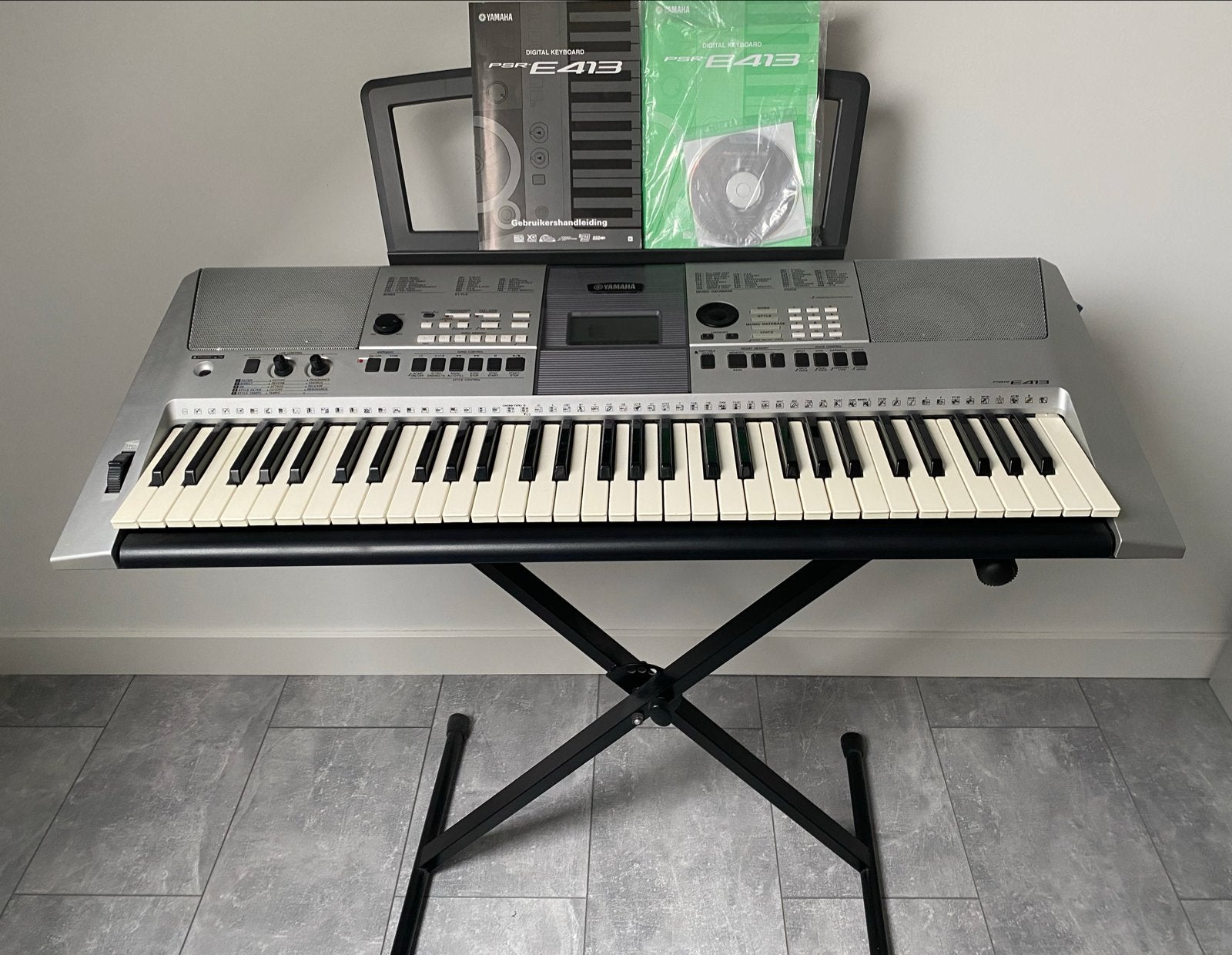 Yamaha PSR-E413 Keyboard met standaard, Ophalen, Yamaha, Aanslaggevoelig, 61 toetsen