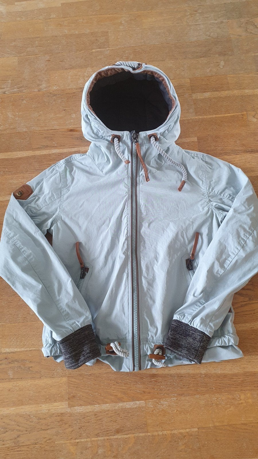 Mooie NAKETANO jas mt M valt als S winddicht blauw/grijs, Kleding | Dames, Maat 38/40 (M), Ophalen of Verzenden, Grijs, Gedragen