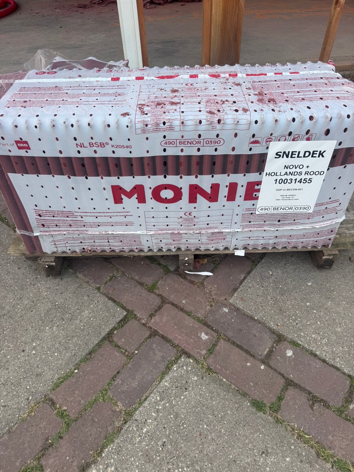 Gratis af te halen: Monier sneldek Novo+ rood dakpannen, Ophalen, Steen of Klei, Nieuw, Minder dan 5 m²
