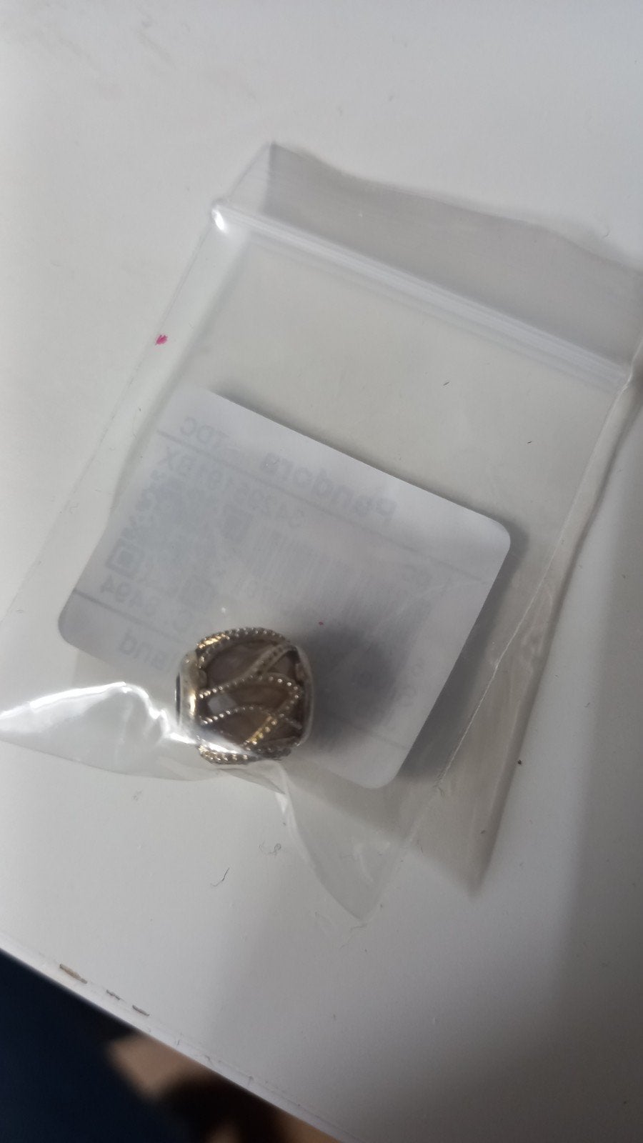 Goudkleurige Pandora bedel met strass, Gebruikt, Pandora, Ophalen of Verzenden, 1 bedel