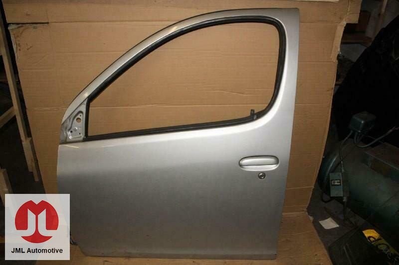 PORTIER DEUR LINKS VOOR TOYOTA YARIS VERSO, Gebruikt, -, Deur, -