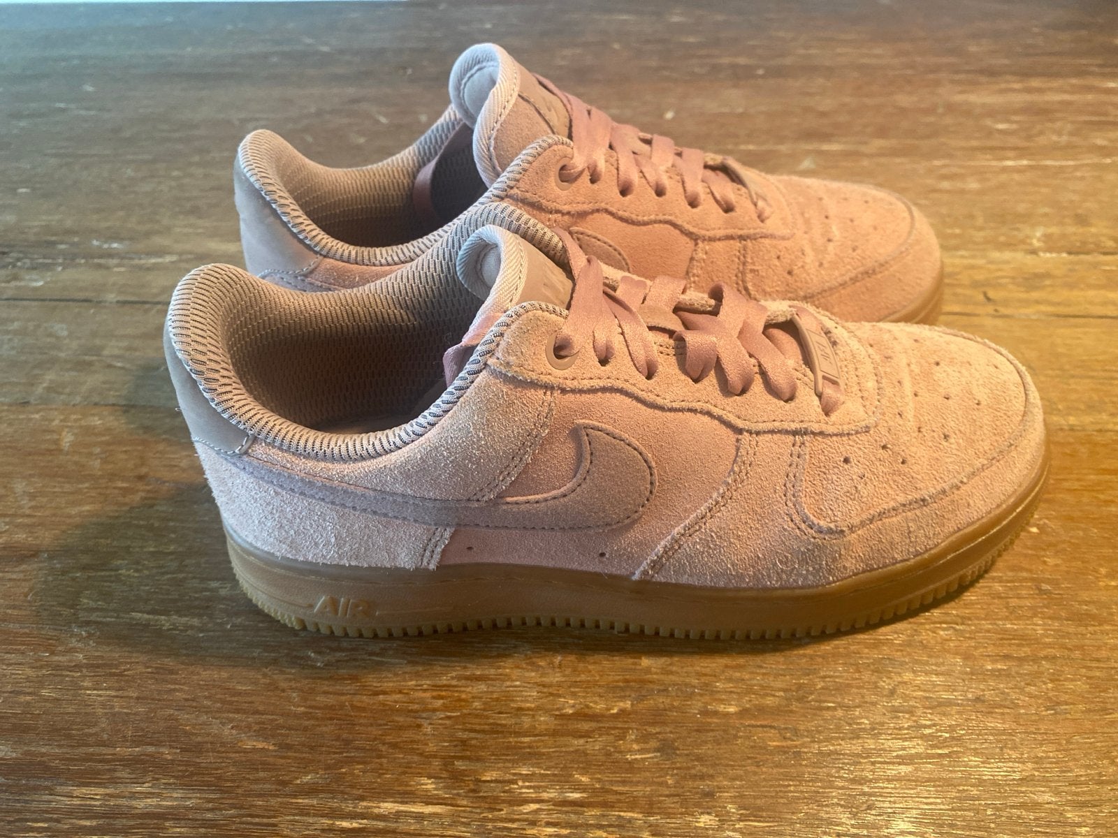 Nike Air Force 1 Roze Suède Sneakers Maat 38, Ophalen of Verzenden, Gedragen, Roze, Sneakers of Gympen