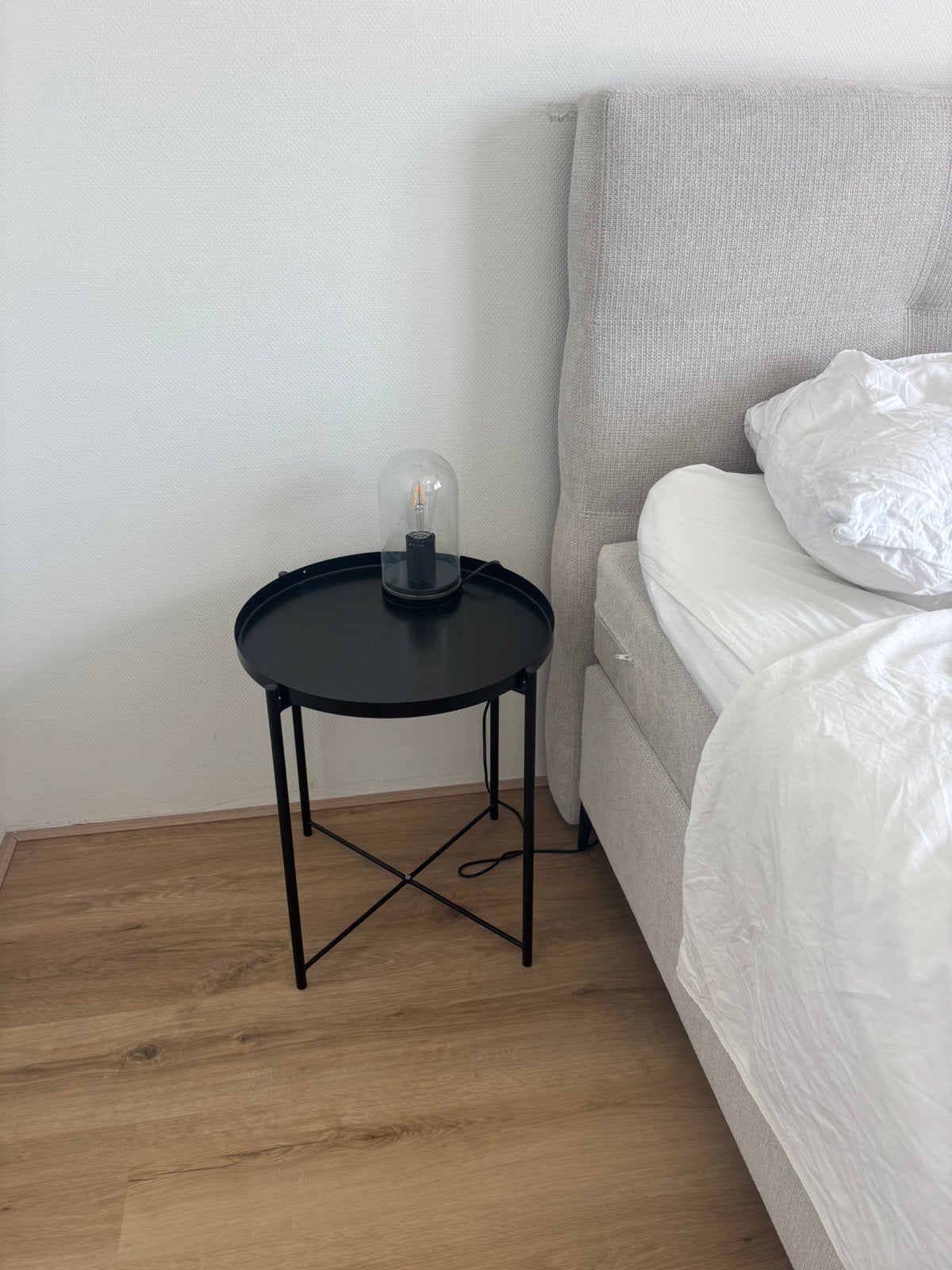 Twee zwarte Ikea GLADOM tafels, Huis en Inrichting, Ophalen, Zo goed als nieuw, Rond, 50 tot 100 cm