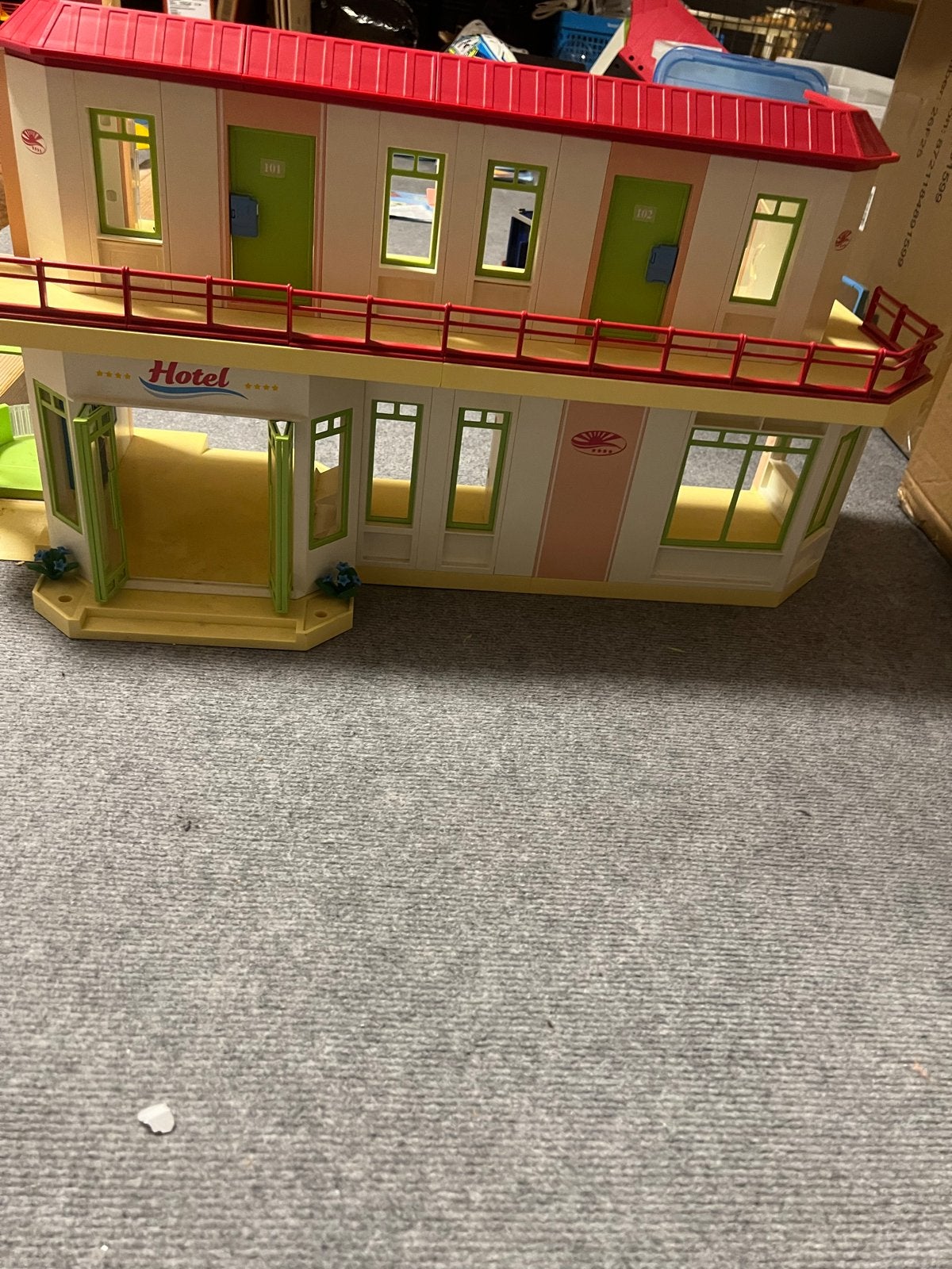 Foto 17 van Grote partij Playmobil: Hotel, Ziekenhuis, Zwembad, Camper