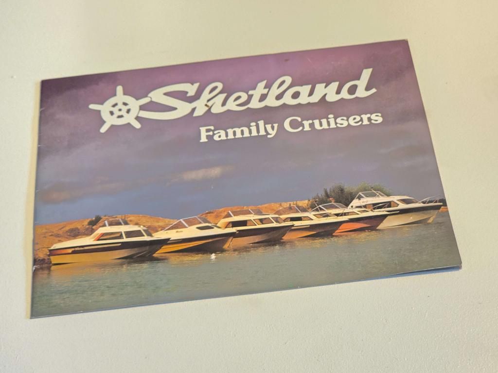 Originele SHETLAND folder 1980? izgs, Watersport en Boten, Accessoires en Onderhoud, Gebruikt, Boek of Waterkaart, Ophalen of Verzenden