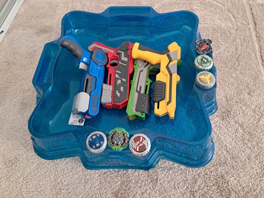 Beyblade Burst Arena met 4 Launchers en 6 Beyblades, Ophalen of Verzenden, Gebruikt