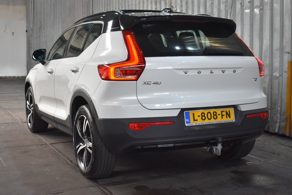 Volvo XC40 T3 163PK R-Design | Trekhaak | Schuifdak | Harman, Auto's, 12 maanden, Gebruikt, Euro 6, Origineel Nederlands
