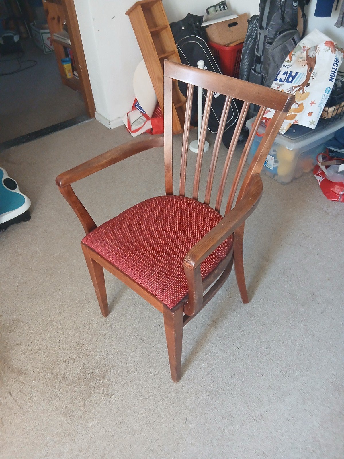 Vintage houten stoel met rode stoffen zitting, Antiek en Kunst, Ophalen