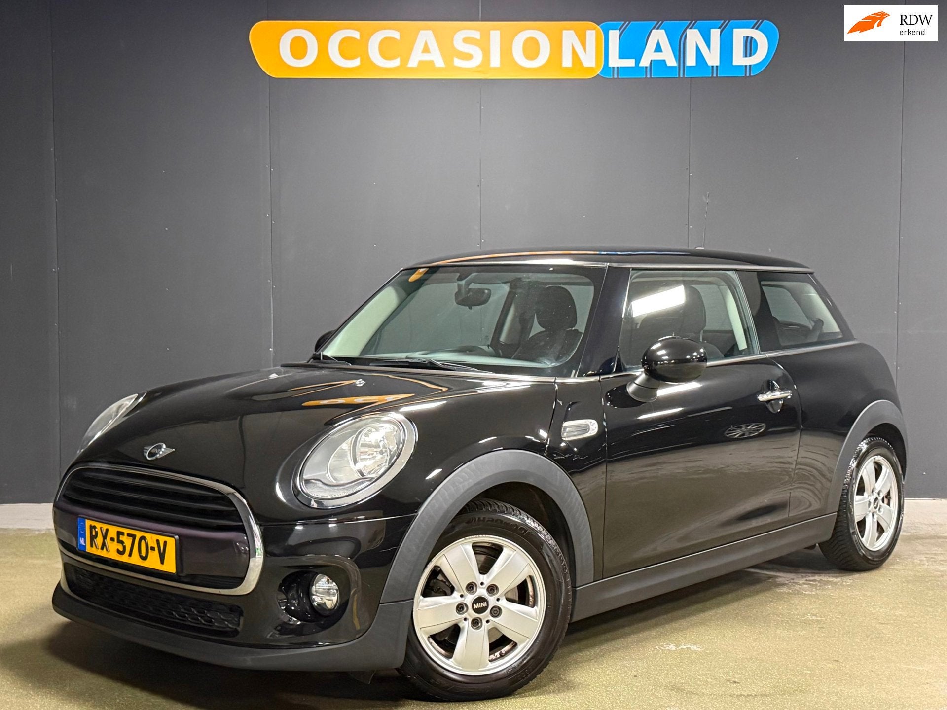 Mini 3-Deurs 1.5 Cooper Business|CRUISE|AIRCO|NAVI|BLUETOOTH, Auto's, Voorwielaandrijving, Gebruikt, 4 stoelen, Origineel Nederlands