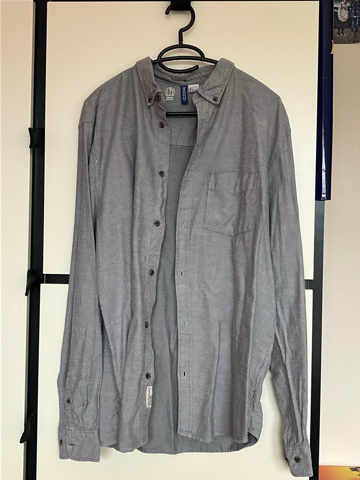 H&M Divided Grijs Overhemd Maat L, Kleding | Heren, Ophalen of Verzenden, Zo goed als nieuw, Grijs, Halswijdte 41/42 (L)