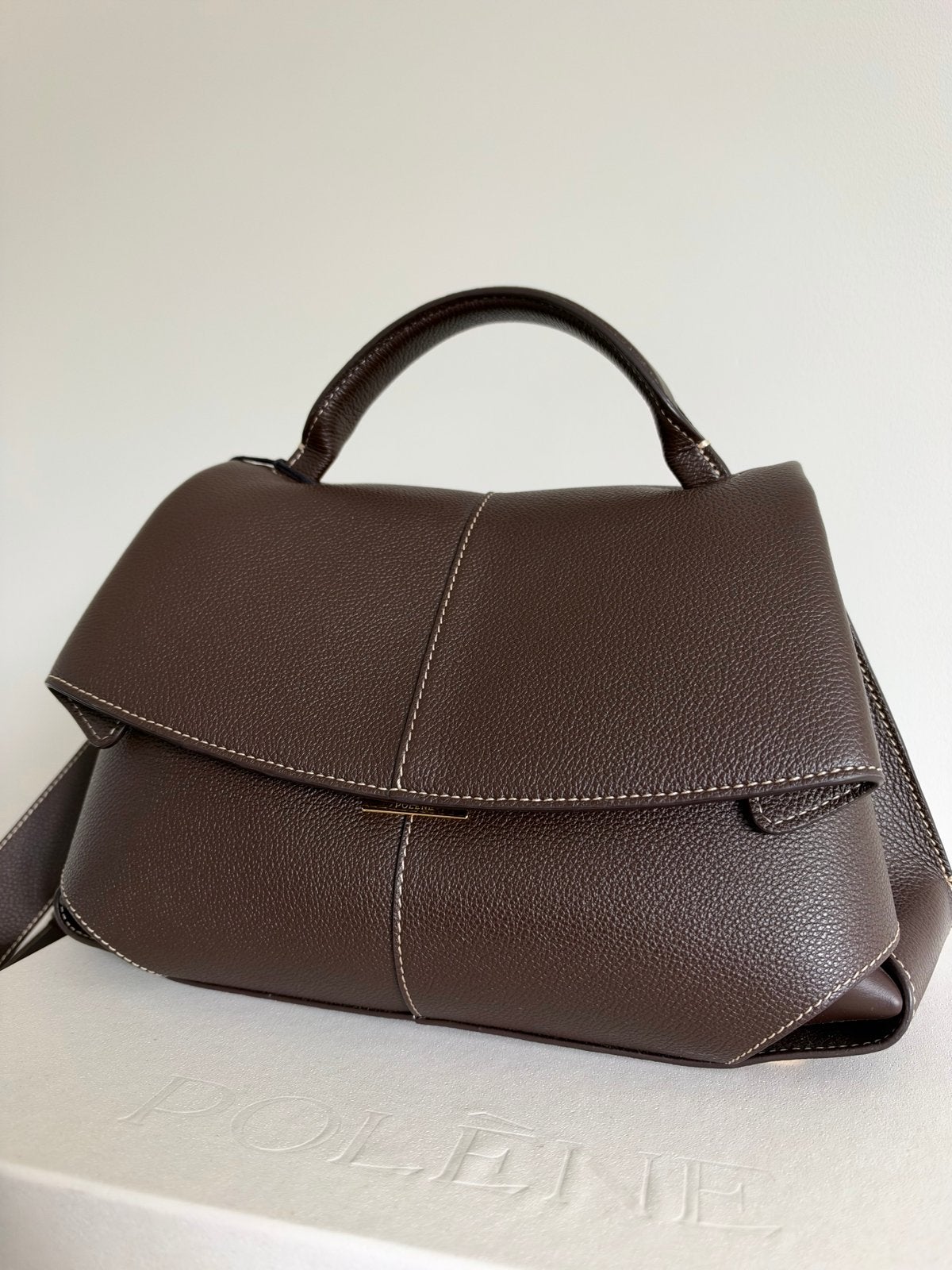 Polène Mokki handtas - Ebony, Sieraden, Tassen en Uiterlijk, Ophalen of Verzenden, Zo goed als nieuw, Bruin, Handtas
