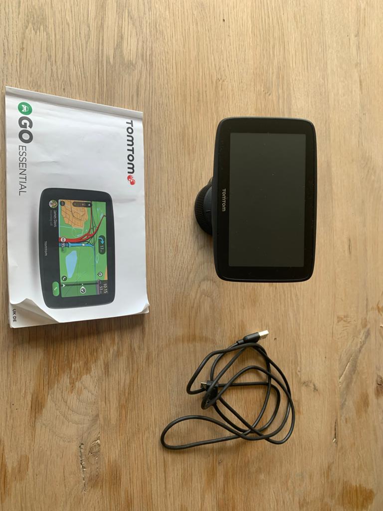 TomTom GO Essential (5 inch) navigatiesysteem, Verzenden, Zo goed als nieuw