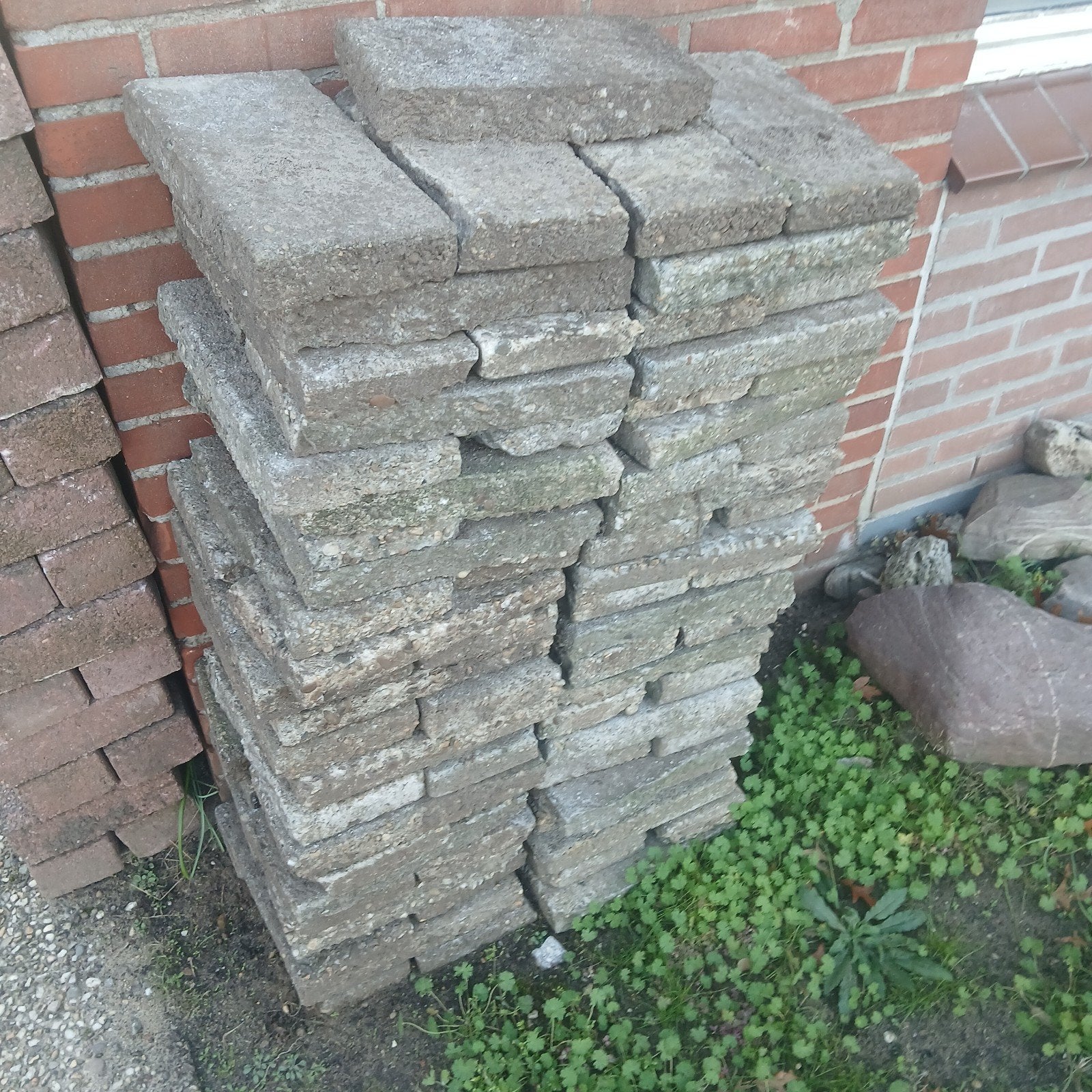 95 halve betontegels, Ophalen, Gebruikt, Beton, Terrastegels