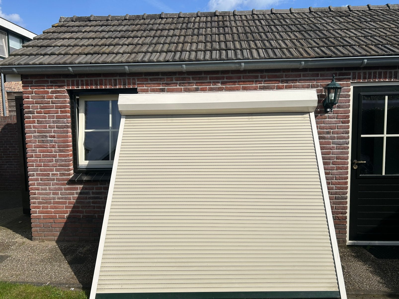 Rolluik elektrisch afmeting 2430mm x 1930mm wit, Doe-het-zelf en Verbouw, Rolluiken, Ophalen, Wit, Zo goed als nieuw, 200 cm of meer