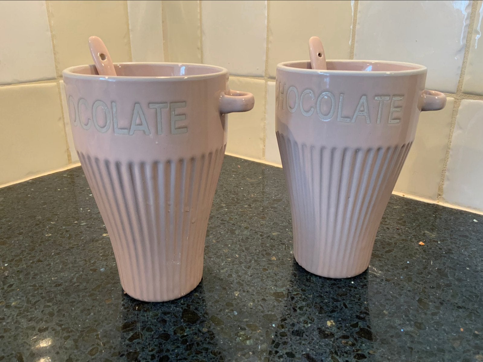 2 Roze "Chocolate" Mokken met Lepel, Overige typen, Ophalen of Verzenden, Zo goed als nieuw, Roze