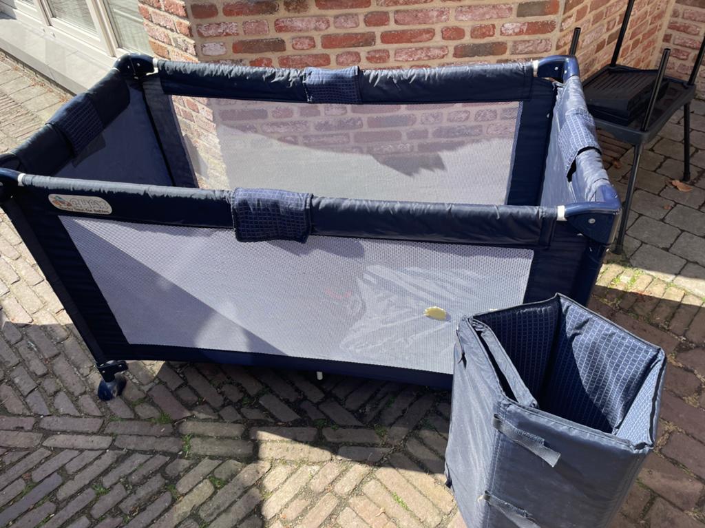 Compacte en opvouwbare campingbox reisbed voor baby's, Kinderen en Baby's, Ophalen, Zo goed als nieuw, Reisbedje
