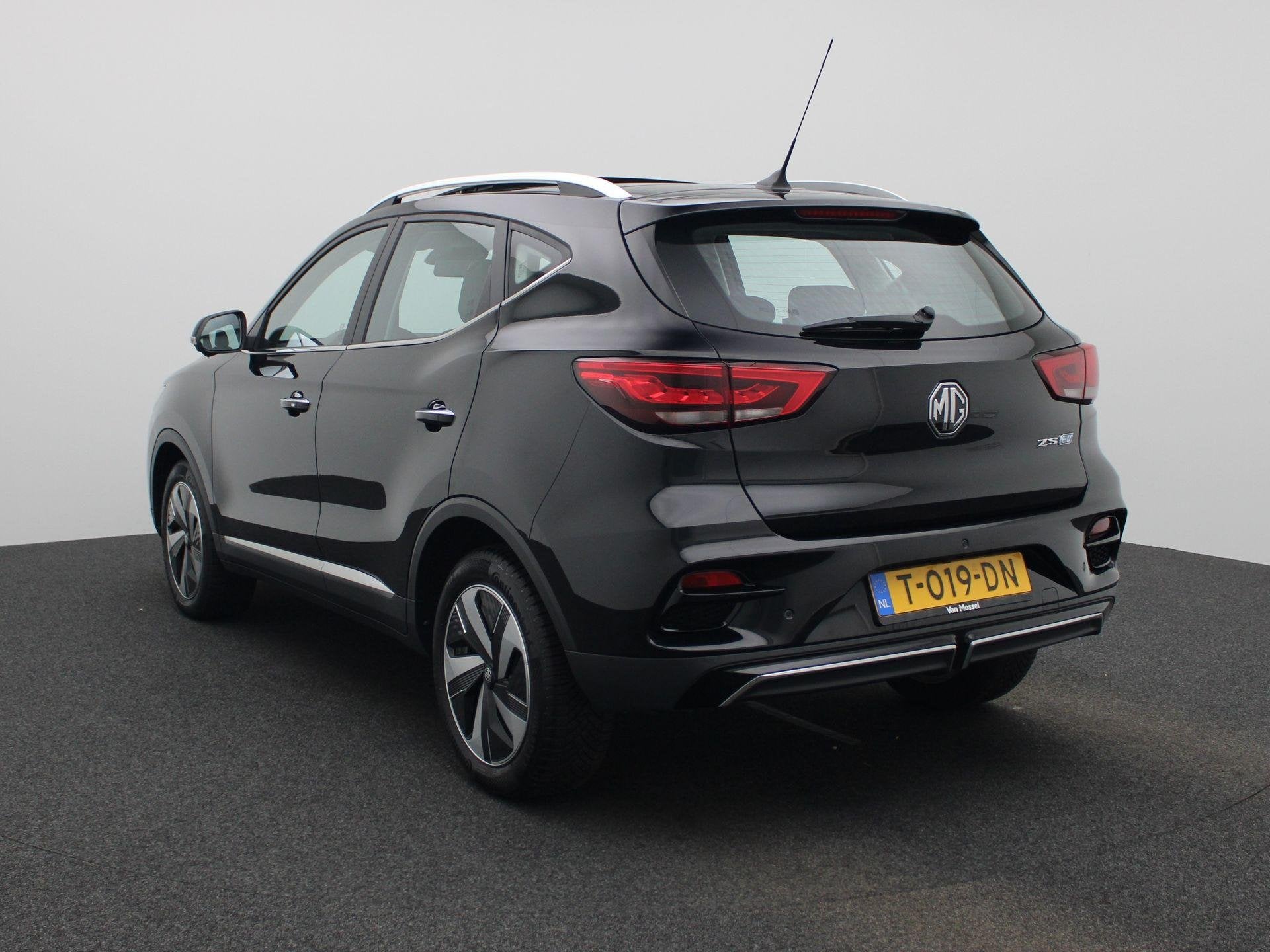 MG ZS EV Long Range Luxury 70 kWh | Panoramadak | Leder | Ap, Auto's, Gebruikt, ZS, Zwart, Origineel Nederlands