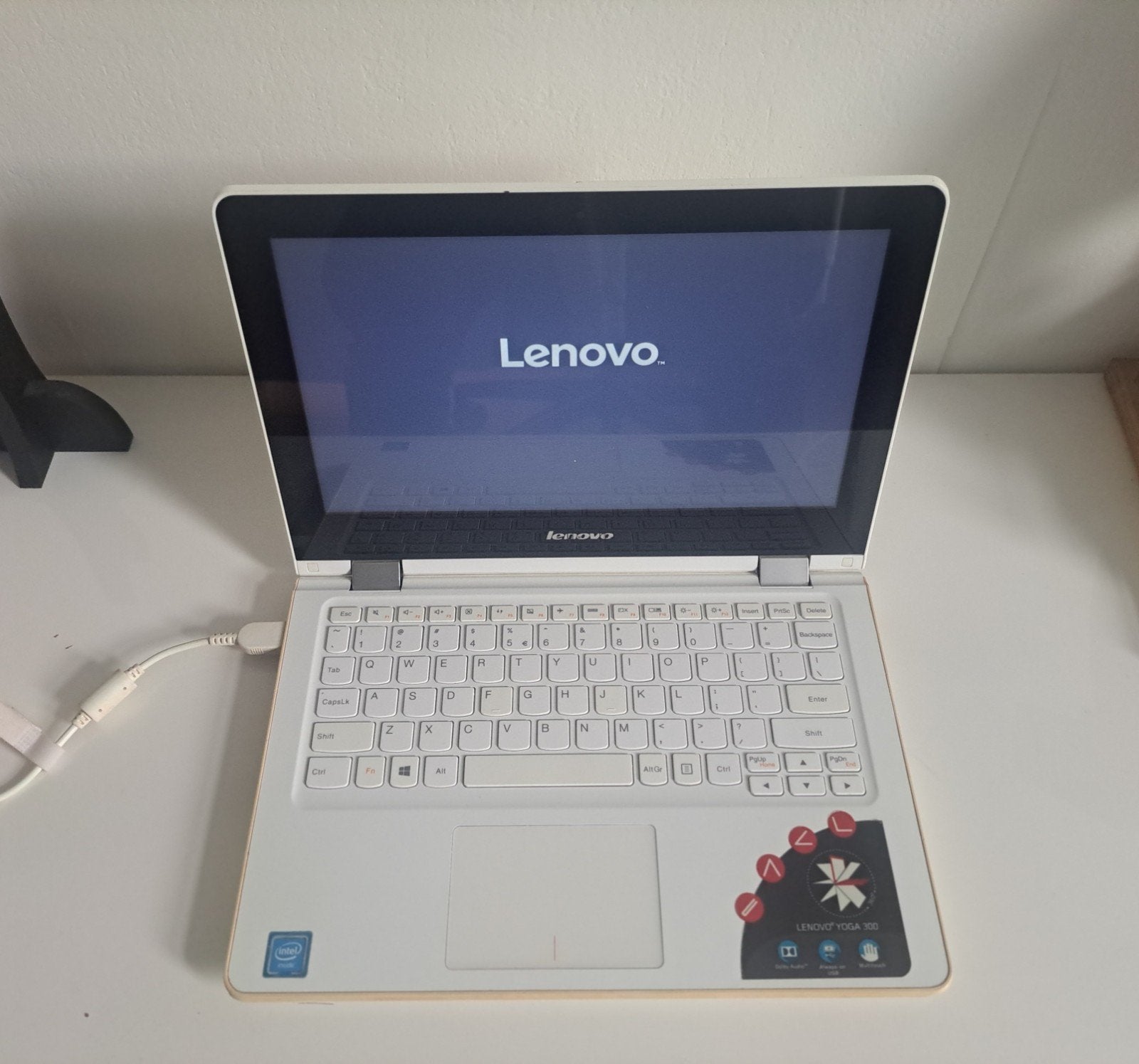 Lenovo Yoga 300 - Compacte 2-in-1 Laptop/Tablet, Computers en Software, Windows Laptops, Met touchscreen, Ophalen of Verzenden
