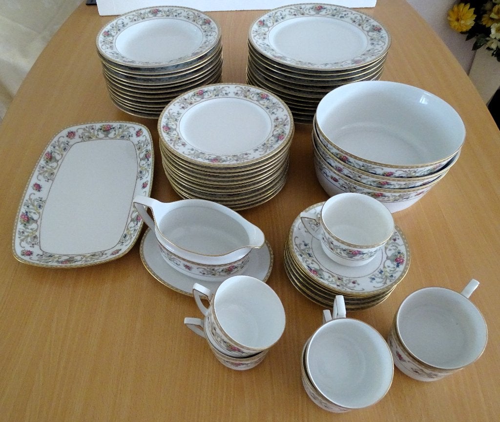 Servies Eschenbach Bavaria bloem decor vintage jaren 70, Ophalen of Verzenden, Zo goed als nieuw, Porselein, Overige stijlen