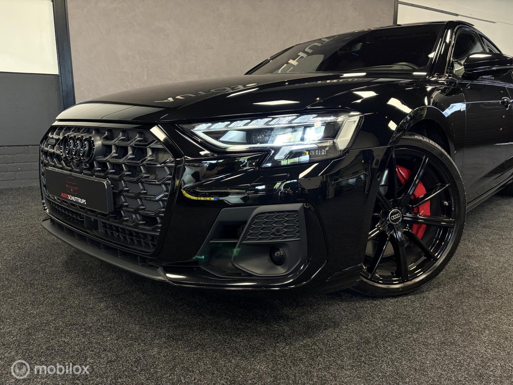 Audi A8 60 TFSI S-LINE V8 460 PK 4WS / BLACK OPTIC+ / MATRIX, Auto's, Audi, Automaat, Dealer onderhouden, Parkeerassistent, Zwart