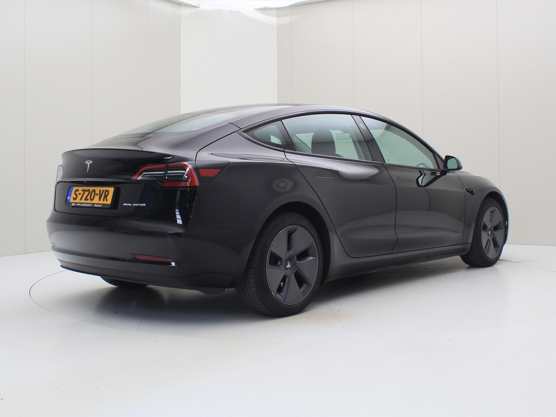 Tesla Model 3 Long-Range AWD 351pk 75 kWh UPGRADE 93,5% SoH, Auto's, Automaat, Zwart, Zwart, Origineel Nederlands
