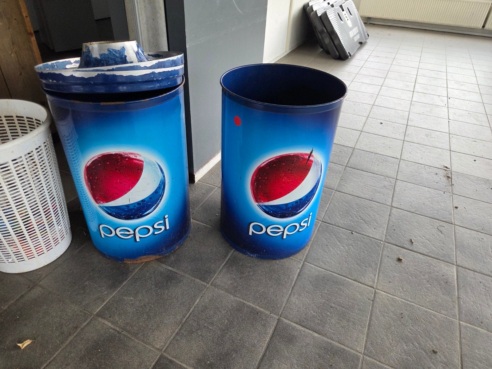 Twee vintage Pepsi prullenbakken/afvalbakken, Ophalen of Verzenden
