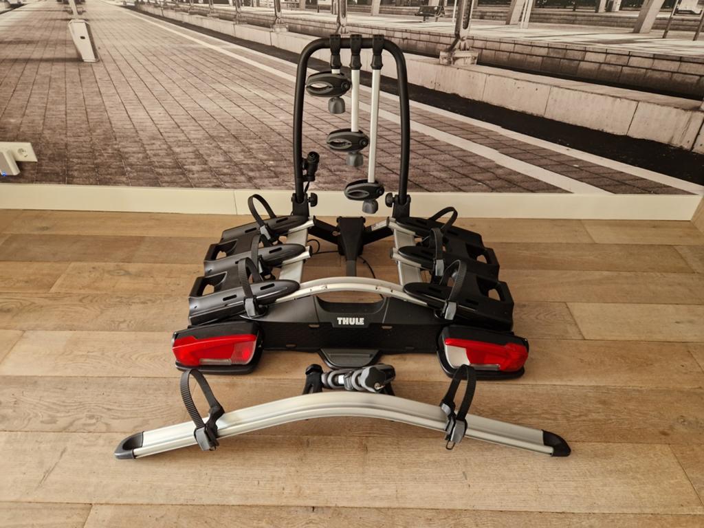Thule VeloCompact 926 Kantelbare drager voor 4 fietsen, Auto diversen, Fietsendragers, Ophalen, 3 fietsen of meer, Elektrische fiets