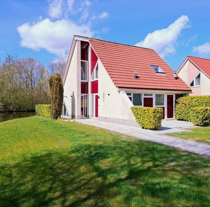 Te huur: prachtig 8 persoons vakantiehuis aan het viswater, 4 of meer slaapkamers, Recreatiepark, Groningen, Aan meer of rivier