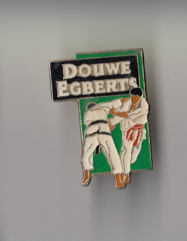 Douwe Egberts Koffie pin Wielrennen Judo, Verzamelen, Gebruikt, Niet vindbaar, Niet vindbaar, Speldje of Pin