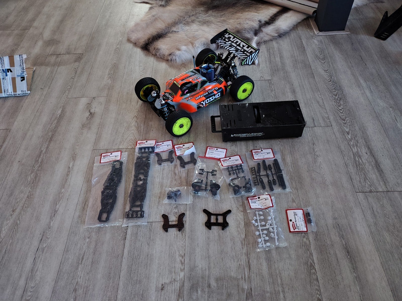 Kyosho MP9 nitro - Reds motor - Veel upgrades en spares, Hobby en Vrije tijd, Modelbouw | Radiografisch | Auto's, Ophalen of Verzenden