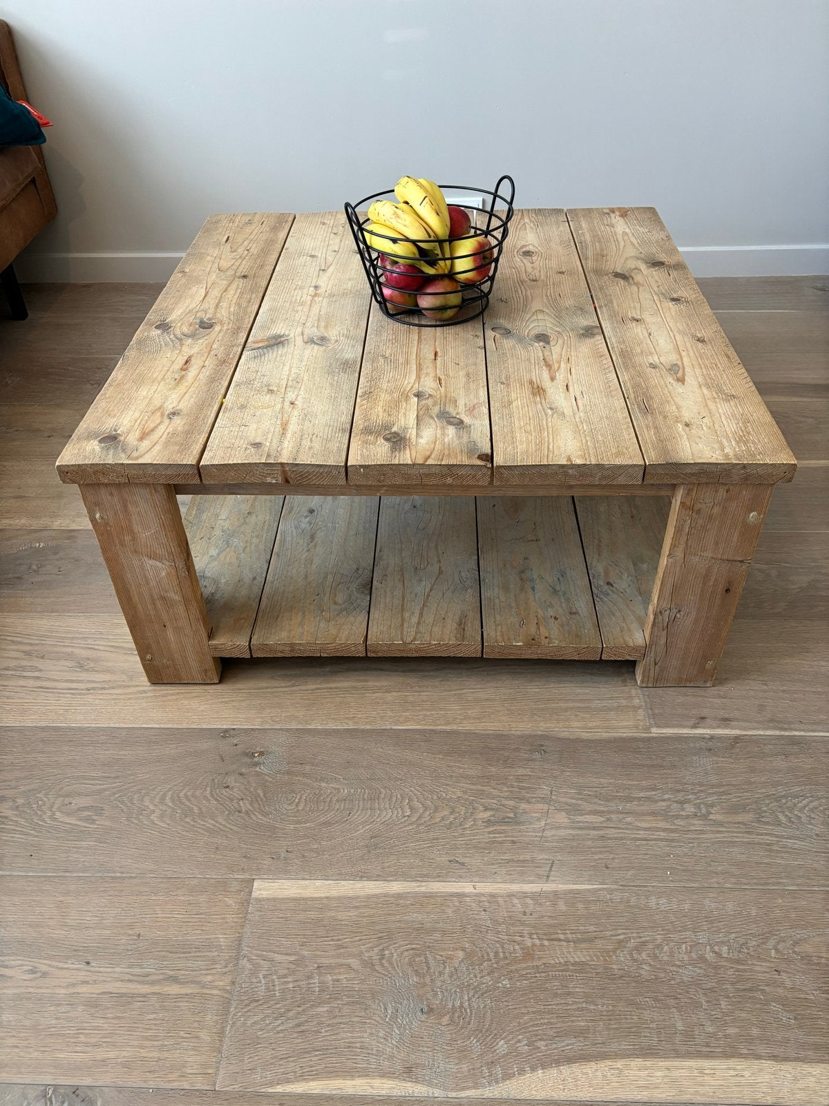 Robuuste houten salontafel van hout, Huis en Inrichting, Ophalen, 50 – 75, Gebruikt, Vierkant