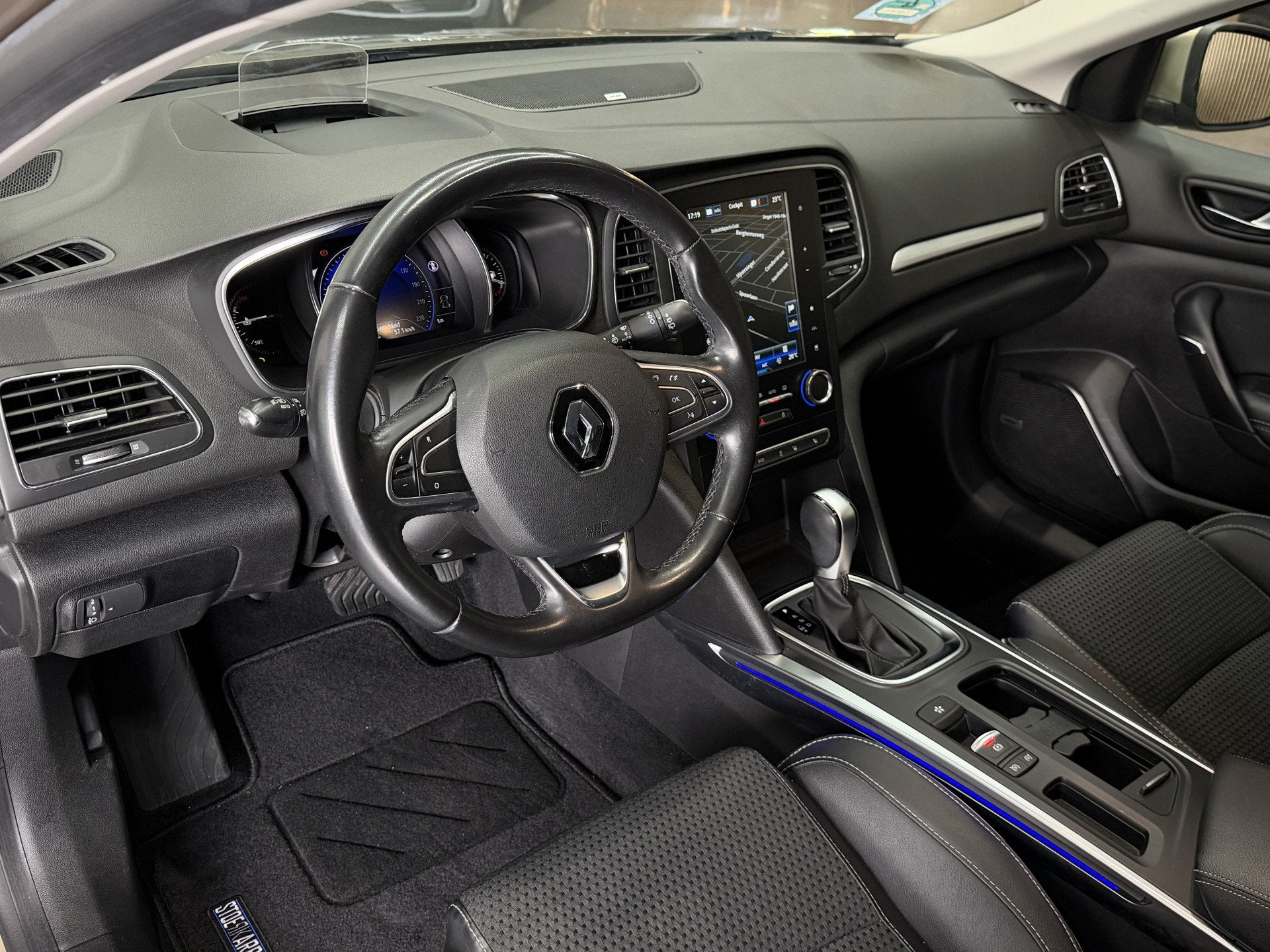 Renault Mégane Estate 1.3 TCe 130pk Bose | Groot Navi | Cam, Auto's, Gebruikt, 4 cilinders, Bruin, Leder en Stof