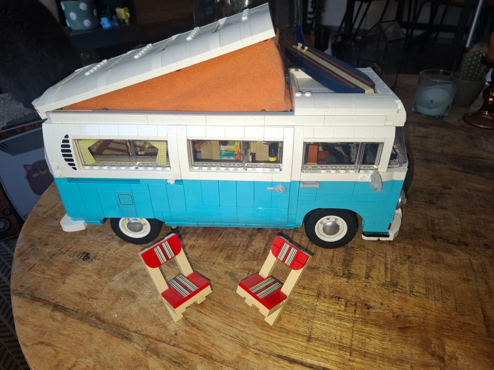 Foto 2 van Lego Volkswagen T2 Camper 10279
