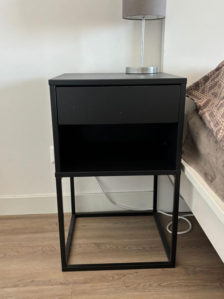 Nachtkastjes IKEA VIKHAMMER Zwart (2 stuks), Ophalen, Overige materialen, Minder dan 45 cm, 55 tot 70 cm