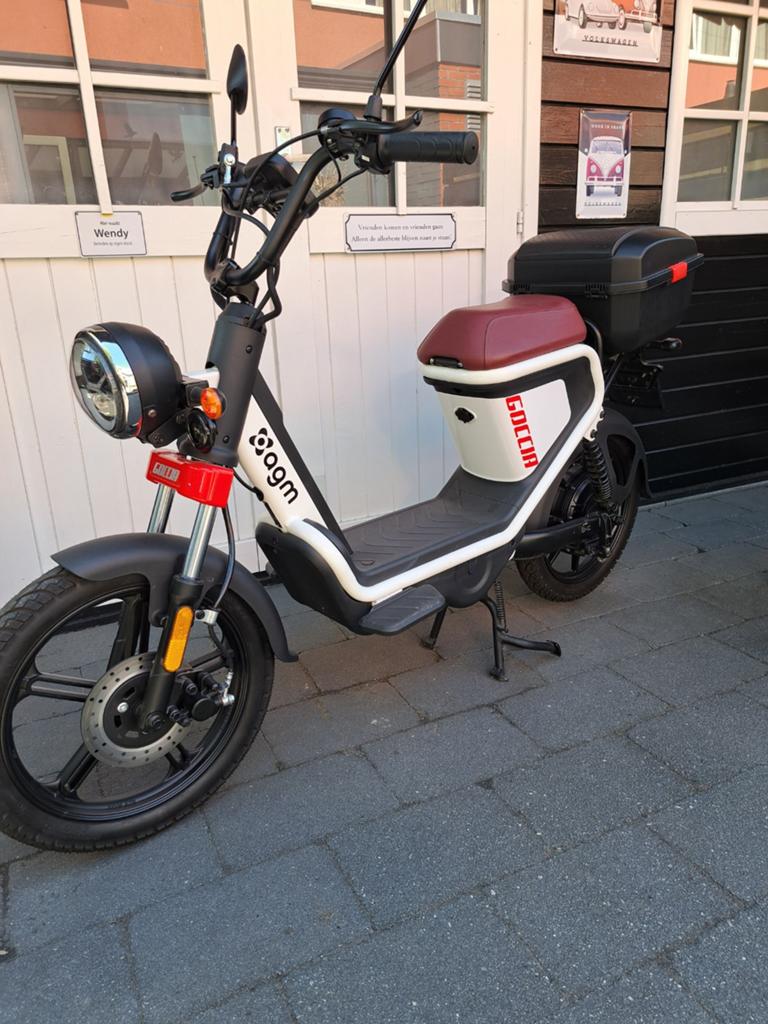Z.g.a.n AGM Goccia GEV1000 Elektrische snorscooter.s