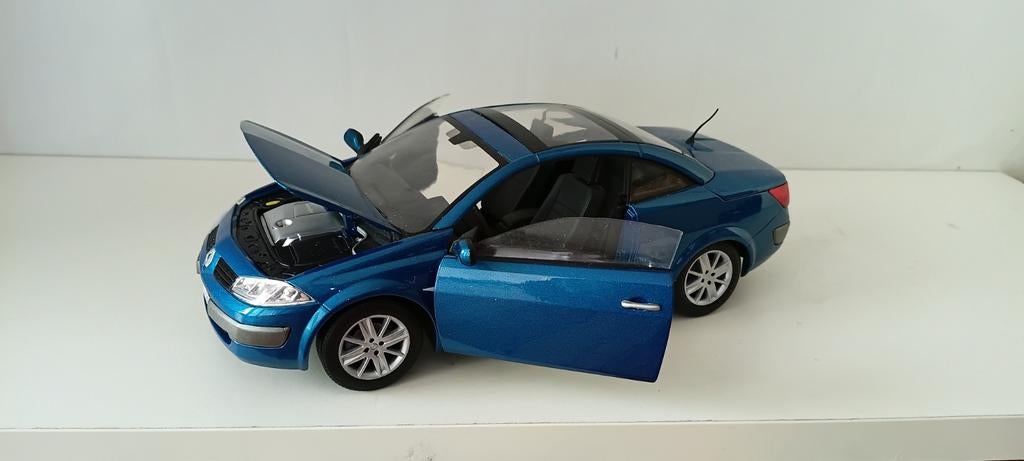 Renault Megane.Solido, Hobby en Vrije tijd, Modelauto's | 1:18, Ophalen of Verzenden, Nieuw, Auto, Solido