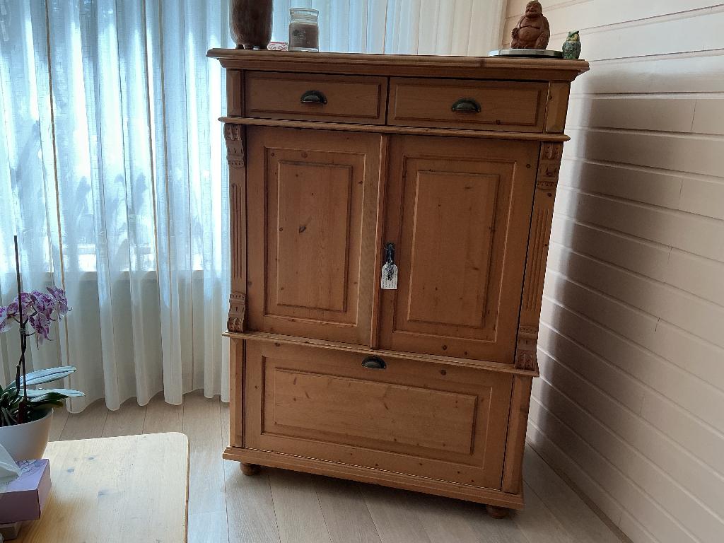 Geloogd grenen TV Kast, Ophalen