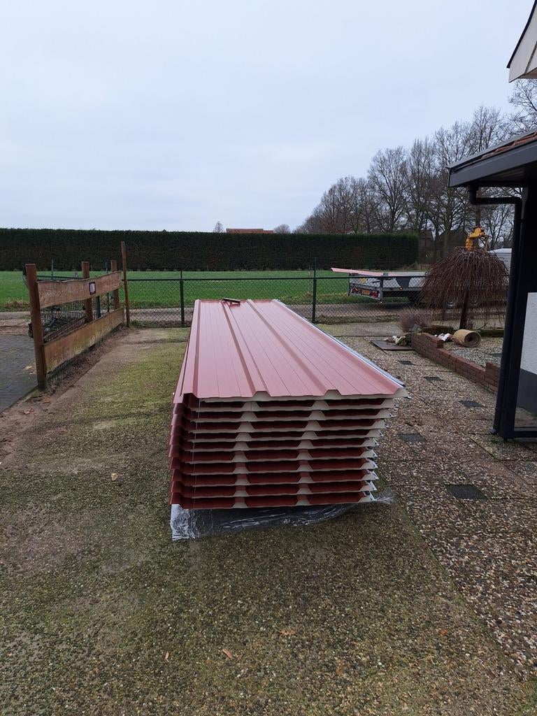2 stuks Falk sandwichpaneel TR3+ 40mm, 4600mm lang, 10 tot 15 m², Zo goed als nieuw, Metaal, Rood