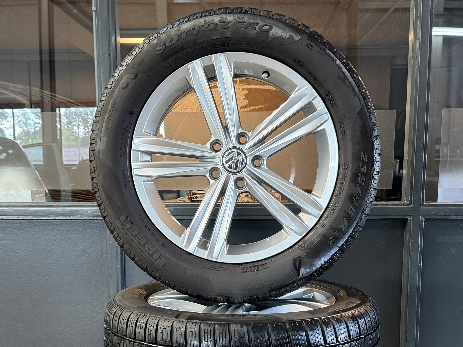 Volkswagen Tiguan 18 inch Sebring velgen winterbanden TPMS, Ophalen, 18 inch, Gebruikt, Banden en Velgen