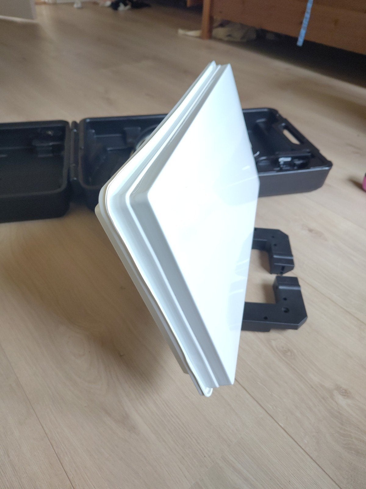 Platte schotelantenne Selfsat Traveler Kit (T30D), Verzenden, Zo goed als nieuw, Overige merken