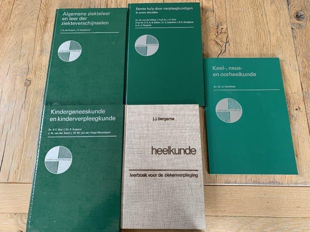 Verpleegkundige studieboeken, Boeken, Ophalen of Verzenden, Beta, Zo goed als nieuw, MBO
